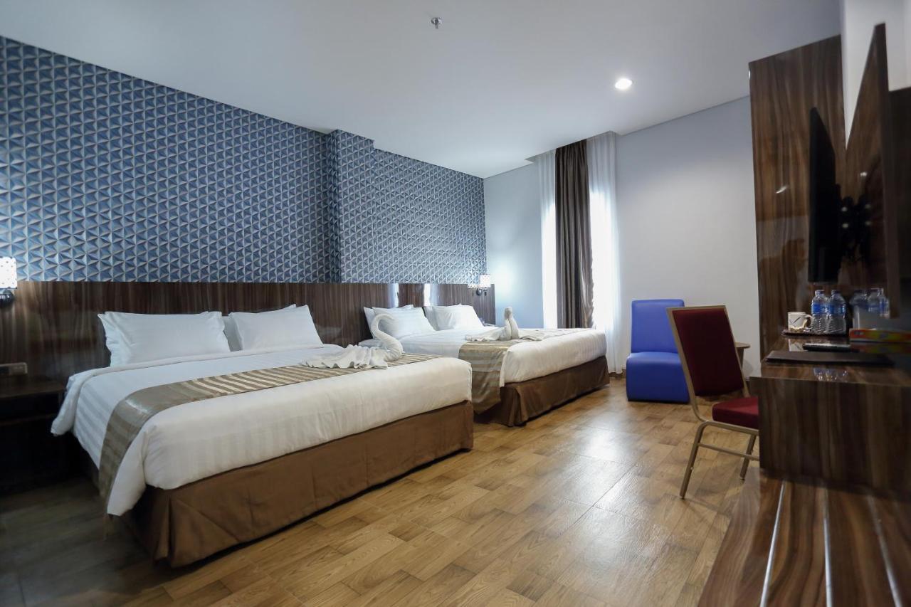 Horison Express Sentani Hotel Jayapura Exterior photo